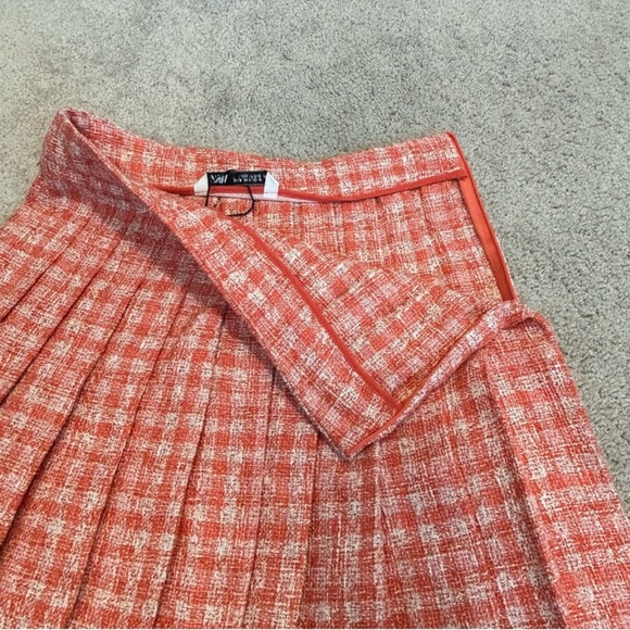 Never worn! NWT!! Size small, it was just too big one me. - Picture 4 of 5